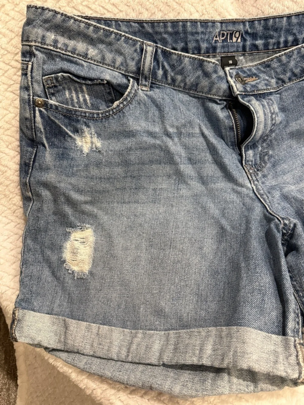 Apt. 9 Womens Light Blue Distressed Rolled Hem Denim Shorts Size 16